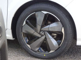 【タイヤ】 【純正17インチアルミホイール】《205/50R17》専用のアルミなのでお車のイメージぴったりですね!