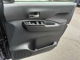 運転席ドアの内側です。
