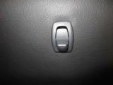 レジ袋などがかけられるフックがついています。