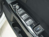 ◆パワーウィンドウスイッチ◆運転席から全席の窓の開閉操作を行うことが出来いつでも換気ができます!