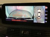 レクサスのお車はすべてバックモニターを標準装備。駐車時のご不安を解消する、パノラミックビューモニターも装備しています。
