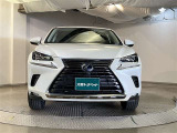 お車購入のポイントとなるフロントマスクです!シャープな目つきが印象的なデザインのヘッドランプです。