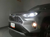 LEDヘッドライトです。デザイン性がよくとても明るいので、夜間の走行や悪天候でも安心です。しかも長寿命!
