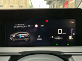 エネルギーモニターはエンジン、リチウムイオンバッテリー、タイヤなどの間でどのようにエネルギーが流れているかをリアルタイムで表示します