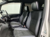 高いホールド性で運転姿勢が安定します。長距離ドライブでも疲れにくいのが魅力です。快適なドライビングライフをお送りください♪