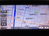 ダイハツ純正ナビゲーションを装備しています☆TVは画像がきれいなフルセグになっていてスマホに入っている音楽もBluetoothで繋いで楽しんでいただけます☆