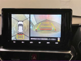 【パノラミックビューモニター】映像で、見づらい車両周辺の確認をアシスト。クルマを真上から見ているような映像を表示。 運転席から確認しにくい車両周囲の状況を把握。