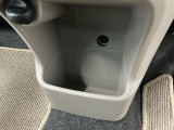 【センターフロアトレイ】ボックスティッシュを置いた下にも携帯電話などを収納できる空間が設けられております♪