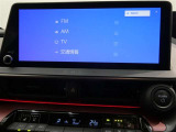 各種オーディオの切替ができますよ!!フルセグ視聴も可能でお手持ちのスマートフォンと接続することでお気に入りの音楽も再生できるBluetooth機能もございます!!