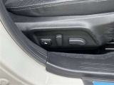 パワーシート搭載。微妙な調整が手軽にでき、最適なポジションで運転することが可能です。