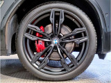 【BMWアロイホイル】軽量かつ強度に拘ったアロイホイル。走行性能ポテンシャルを引き出す設計。車の足元を引き締めてくれる大きなポイントはアロイホイルです。