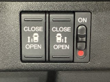 リアドアは乗り降りに便利な両側電動スライドドアです。また運転席に座っていながらスイッチ操作で自在にスライドドアを開け閉めできます。
