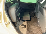 シートをはね上げれば、高さのある荷物も積めます。
