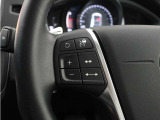 前方車を自動追従するアダプティブクルーズコントロールに加え、ステアリング操舵も行う進化型クルーズ『パイロットアシスト』を搭載。車体を車線内へと適正に維持しつつ先行車を忠実に追従します。