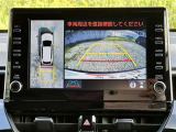 駐車場や交差点で周囲の安全確認をサポートする「パノラミックビューモニター」を搭載。