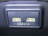 充電用USB端子を装備しております。