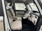 高いホールド性で運転姿勢が安定します。長距離ドライブでも疲れにくいのが魅力です。