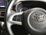 ステアリングスイッチでハンドルから手を離さなくても、音量やチャンネルなどの調整ができて安全です。