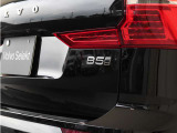 【B5 AWD】ブレーキエネルギー回生システムなど、先進の環境技術により、高い効率性も実現しています。また、高い走行安定性とトラクション性能を発揮するAWD機構を備えています。