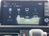 ラジオやテレビ、スマートフォン連携などのメニューが画面にまとまり、使いたい項目を見つけやすい構成です。音楽や情報の楽しみ方を選べる便利な装備として、日々の移動をサポートします。