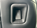 2列目シート用に運転席助手席背面に充電用USB(Cタイプ)を装備してます。