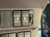 両側パワースライドドアも付いております。運転席のメインスイッチやスマートキーでも開閉ができるので便利です