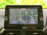 ラジオやテレビ、Bluetooth Audioなど、複数の音源が画面から選べる構成です。聞きたい音源をメニューで確認しやすく、通勤や休日のお出かけなど日常の移動に便利です。