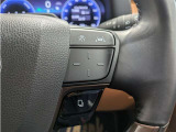 ステアリングスイッチ付き。前方から目を離すことなく操作することが可能です。