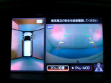 アラウンドモニター 白線や駐車車両をナビ及びルームミラーに表示 駐車している車両との位置関係も一目で分かって安心です