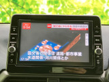 テレビ番組を画面で視聴でき、停車中の待ち時間を過ごす際にも便利です。画面には番組映像と字幕が表示され、音声を出しにくい場面でも内容を追いやすい仕様となっています。