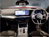☆センターパネルを運転席側に僅かに傾けたBMW独特のインパネ☆【駆け抜ける歓び】はここからもスタートしております☆