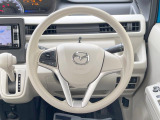 インテリアに合わせたデザインのステアリングは、運転される方のことも考え、運転しやすい形状、大きさです。是非一度、実際に触ってお確かめください。