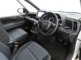 シンプルで使いやすいデザインの運転席です。