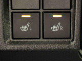 寒い日のドライブを快適にするセレクション専用装備の運転席&助手席シートヒーターが付いてます
