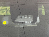 【トヨタセーフティセンス】走行中に前方の車両等を認識し、衝突しそうな時は警報とブレーキで衝突回避と被害軽減をアシスト。より安全にドライブをお楽しみいただけます。