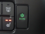エンジン、エアコンなどを制御し低燃費な『ECONモード』に、また走りを楽しみたいとき、空調など快適性を重視したいときにはスイッチOFFで通常モードに切り替えができます!