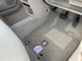 運転席フロアマットも装着済みです♪