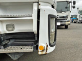 フロントバンパー運転席側カバー欠品しています。
