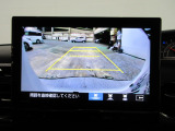 バックカメラの画像です。ガイドラインがスムースな車庫入れをサポートいたします。車庫入れの安心感がアップしますね。