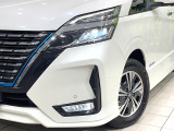 【LEDヘッドライト】悪天候や夜間走行時も良好な視界を確保し安心して運転できる高輝度LEDヘッドライトを装備!点灯速度が早く、消費電力も抑えられています。
