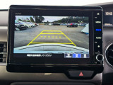 駐車時の安全確認をサポートするバックカメラも使用できます。インターナビで様々な情報を得ることもできます。