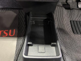 お車の情報が載ったカルテをお渡ししております。