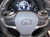 オーディオや運転支援機能などを手元で操作できるステアリングスイッチ。操作時の視線移動が少なく、安全にも貢献します。