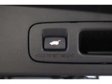 パワーテールゲート装備!荷物を持っていてもスイッチ一つでテールゲートの開閉が可能です!