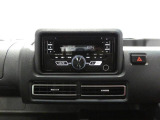 【シンプルなオーディオ】操作性に優れた純正AM/FM/CDステレオを装備。お気に入りの音楽やラジオを聴きながら、日々の移動や現場への行き帰りをリラックスして心地よく過ごせます。