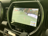テレビ番組を画面で楽しめる装備を備えています。停車中の休憩時間などに映像を視聴でき、車内で過ごす時間をより充実させたい方にもおすすめです。視認しやすい画面配置もポイントです。