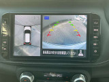 アラウンドビューモニターで車の周囲の情報が室内でわかります。