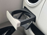 助手席側ドリンクホルダー
