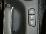 トラクションコントロールとは、すべりやすい路面での発進時や加速時にタイヤの空転を抑え、駆動力確保に貢献する機能です。詳細は販売店スタッフまでおたずねください。