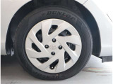純正ホイール。デザインが素敵ですね。お車全体のイメージ変わりますね。タイヤサイズは 185/60R15 です。